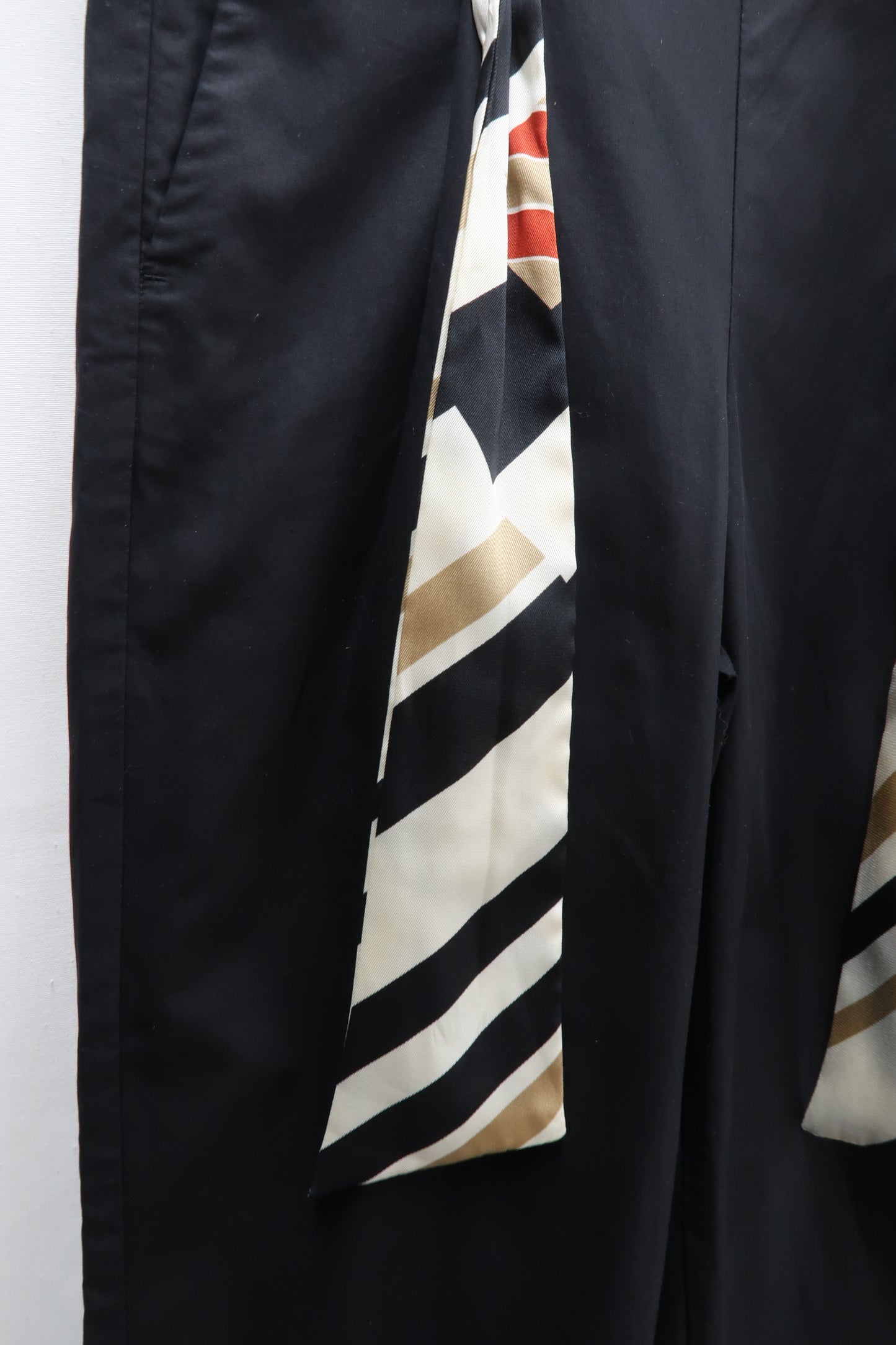 Pantacourt noir avec ruban beige - Sisley - XS