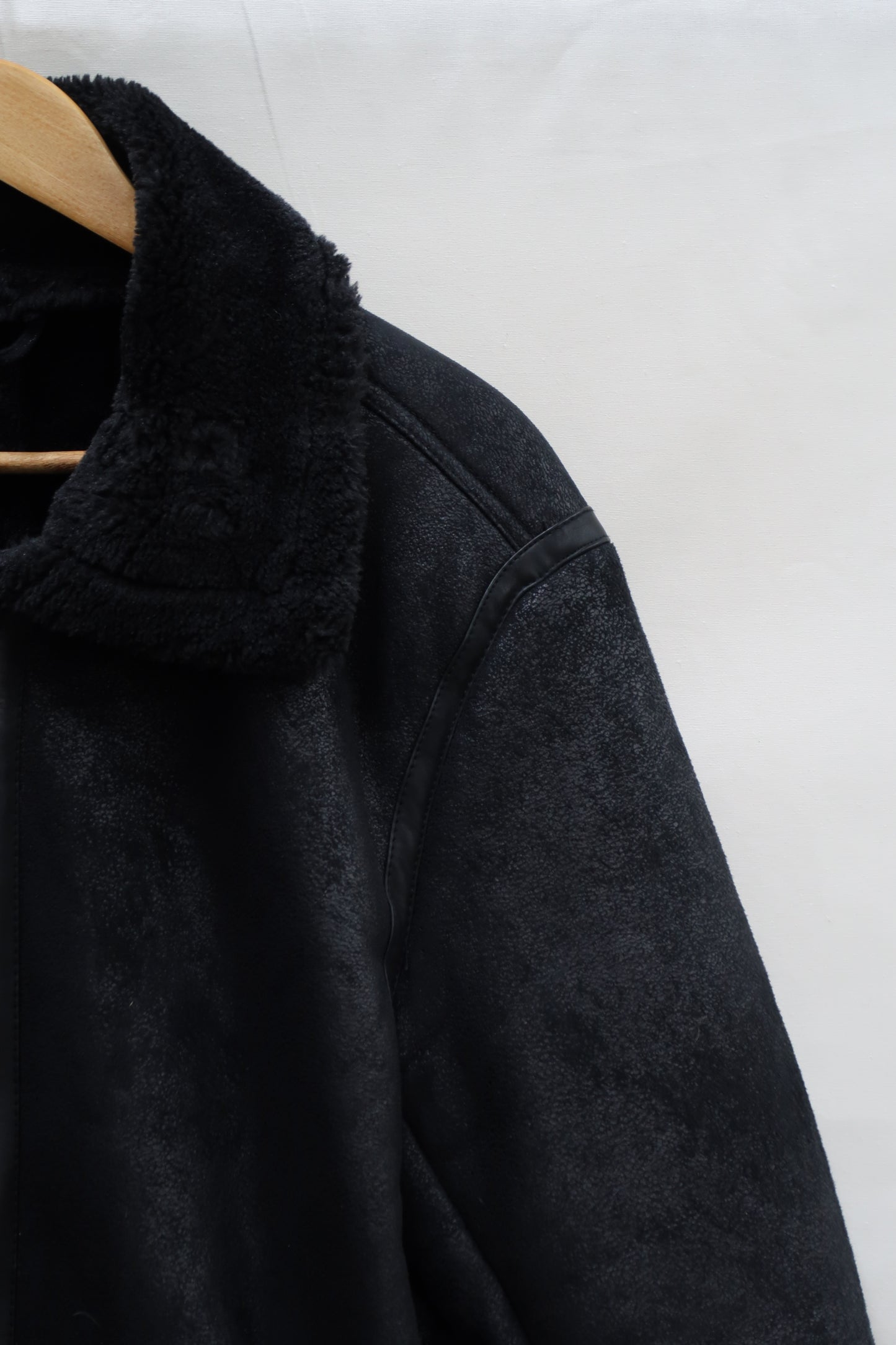 Manteau noire doublée moumoute noire - XL