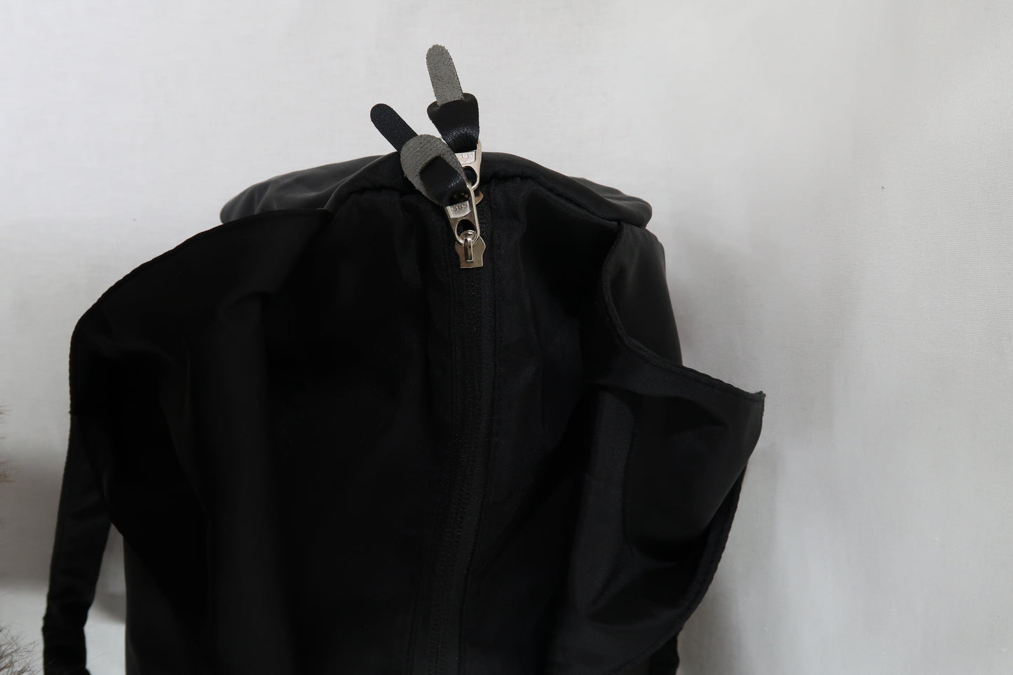 Sac à main noir en tissu impérméble