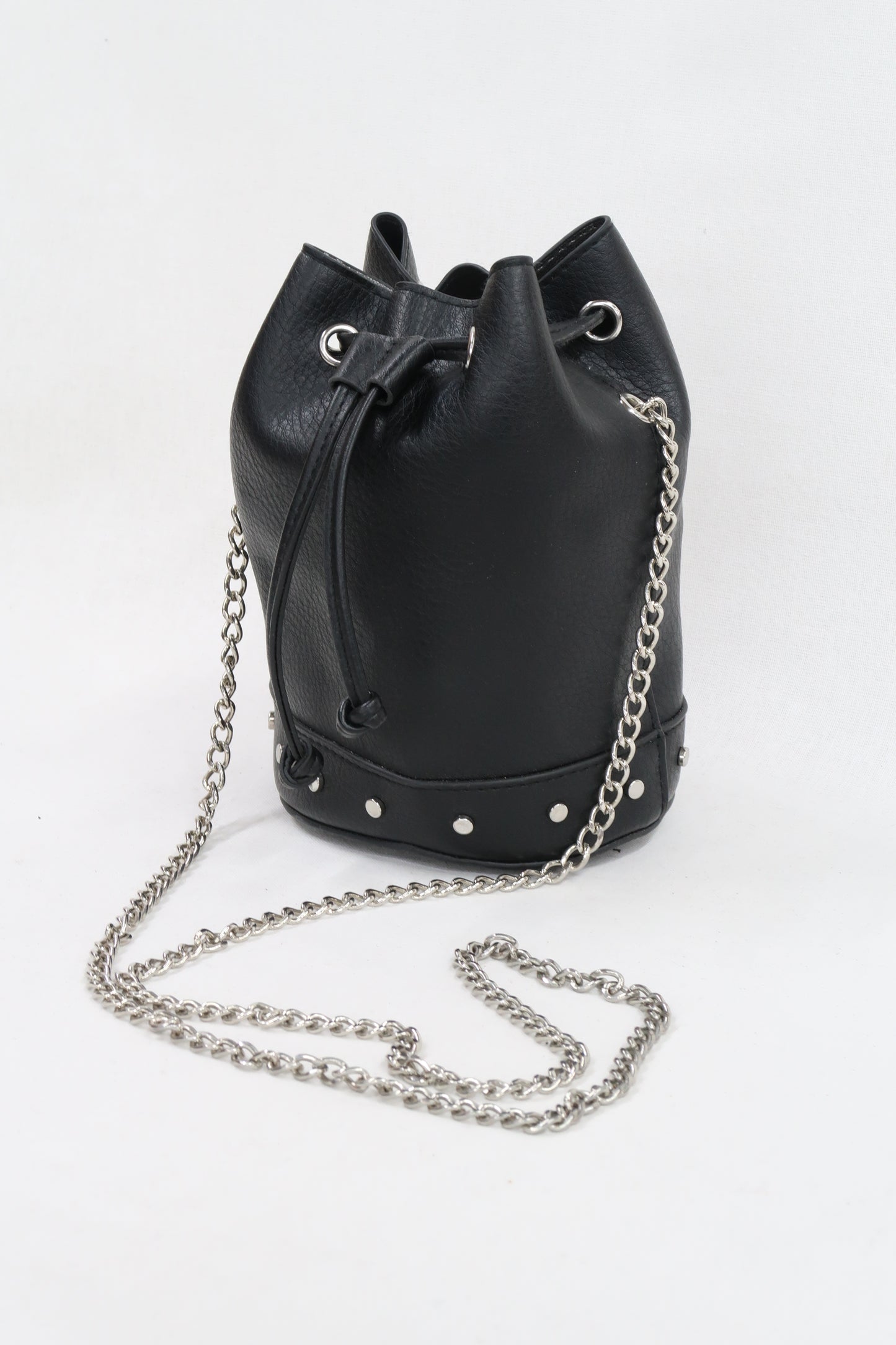 Besace noire cloutée - Bershka