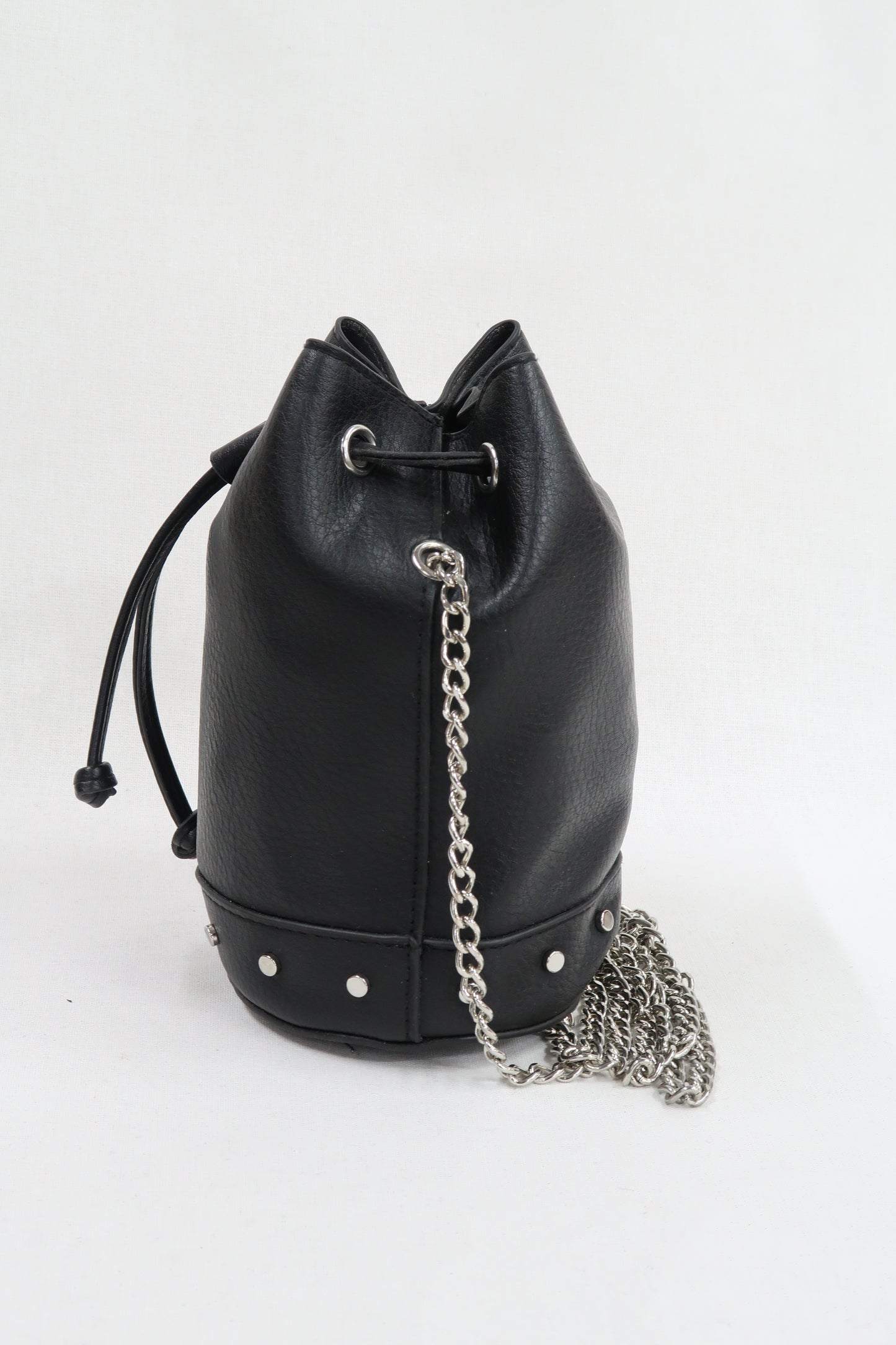 Besace noire cloutée - Bershka