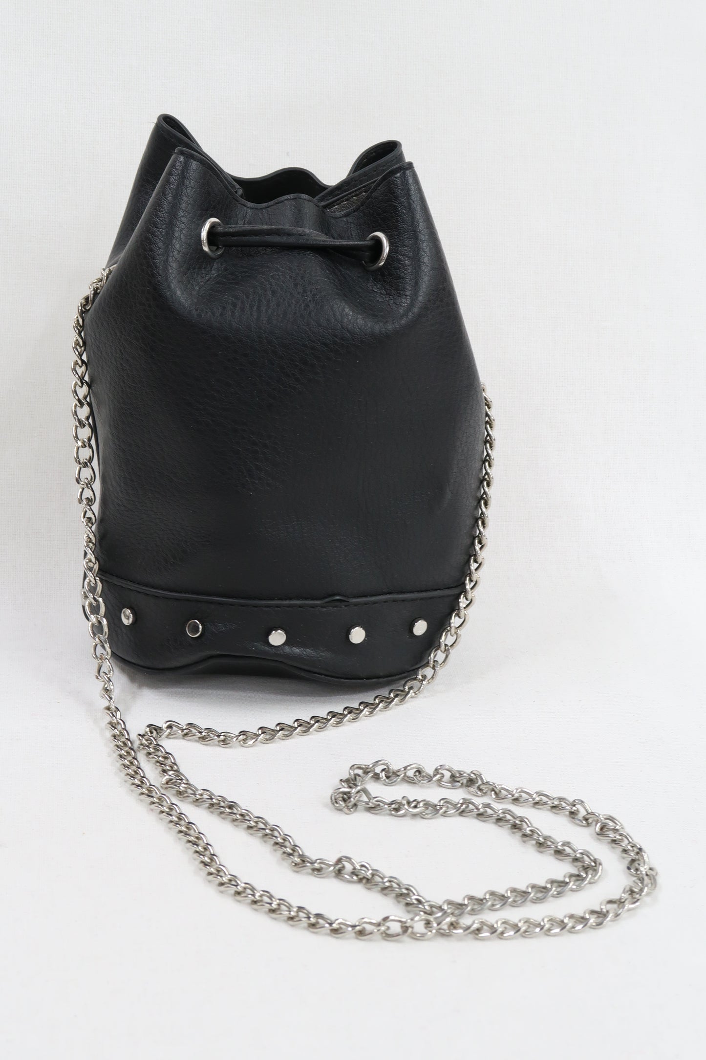 Besace noire cloutée - Bershka