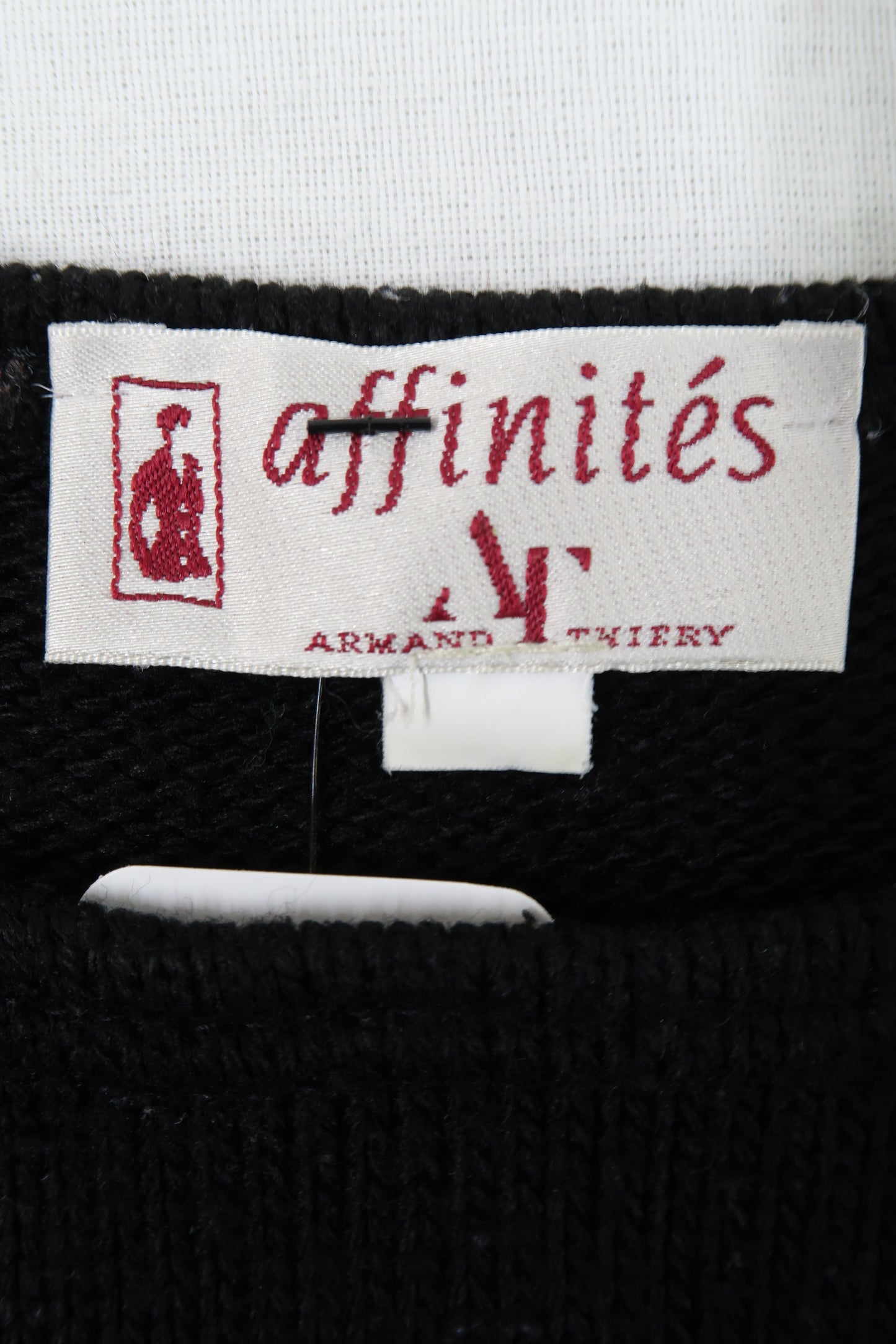 Pull noir à manches en crochet - Armand Thiery - S