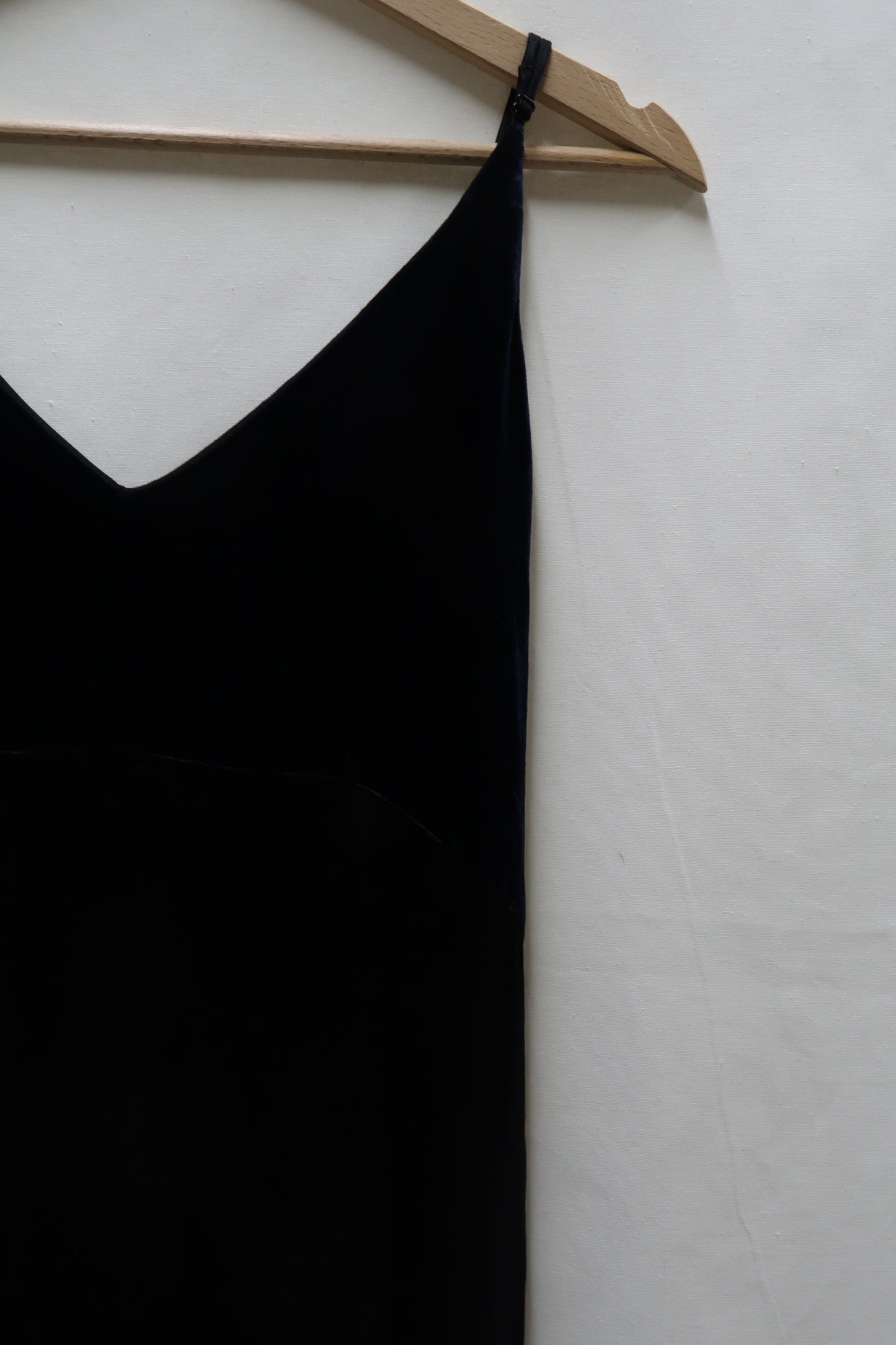Robe longue à bretelles noire et velour bleu nuit - Maje - S