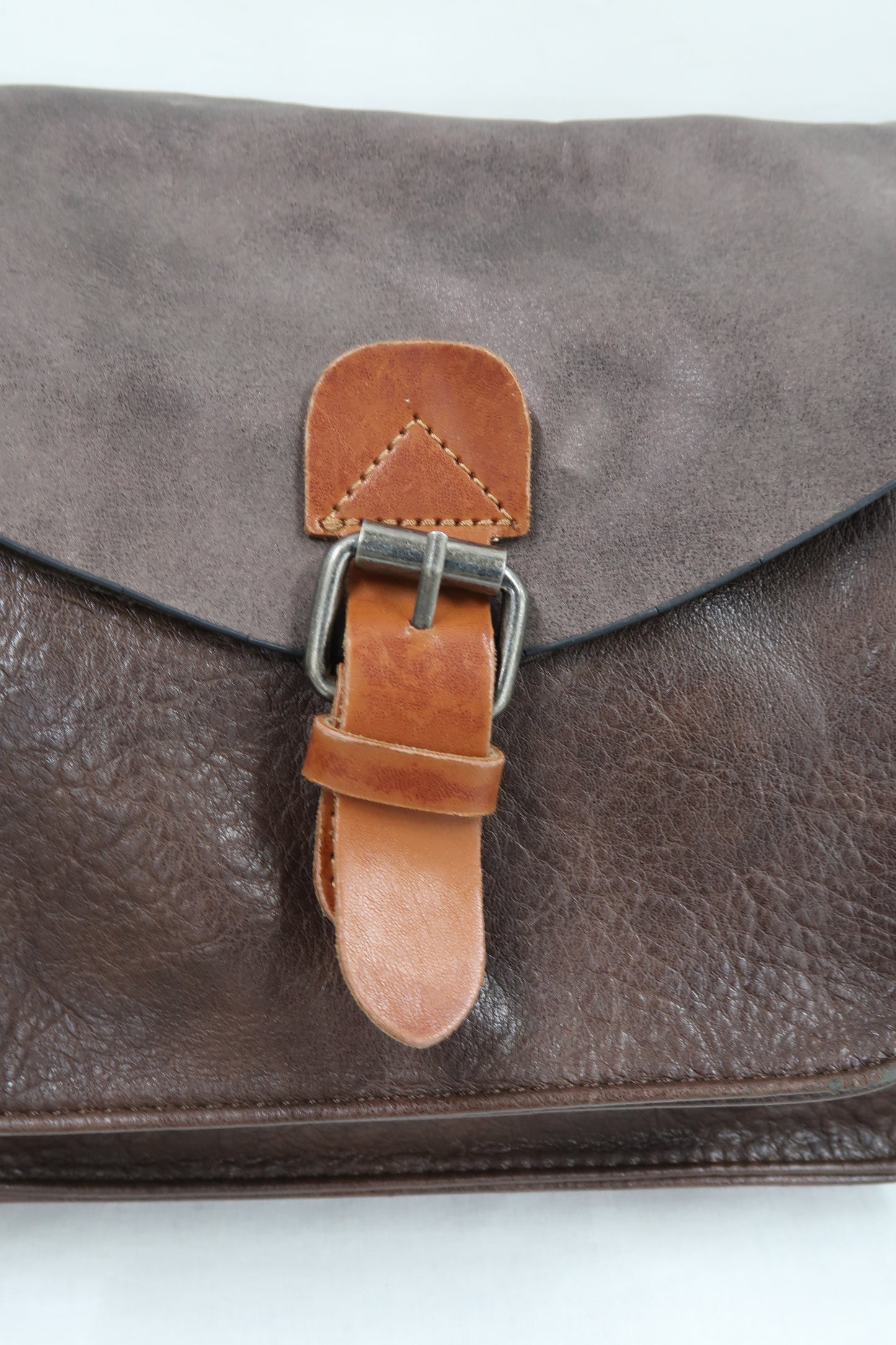 Sac à bandoulière effet cartable en cuir - Flora & Co