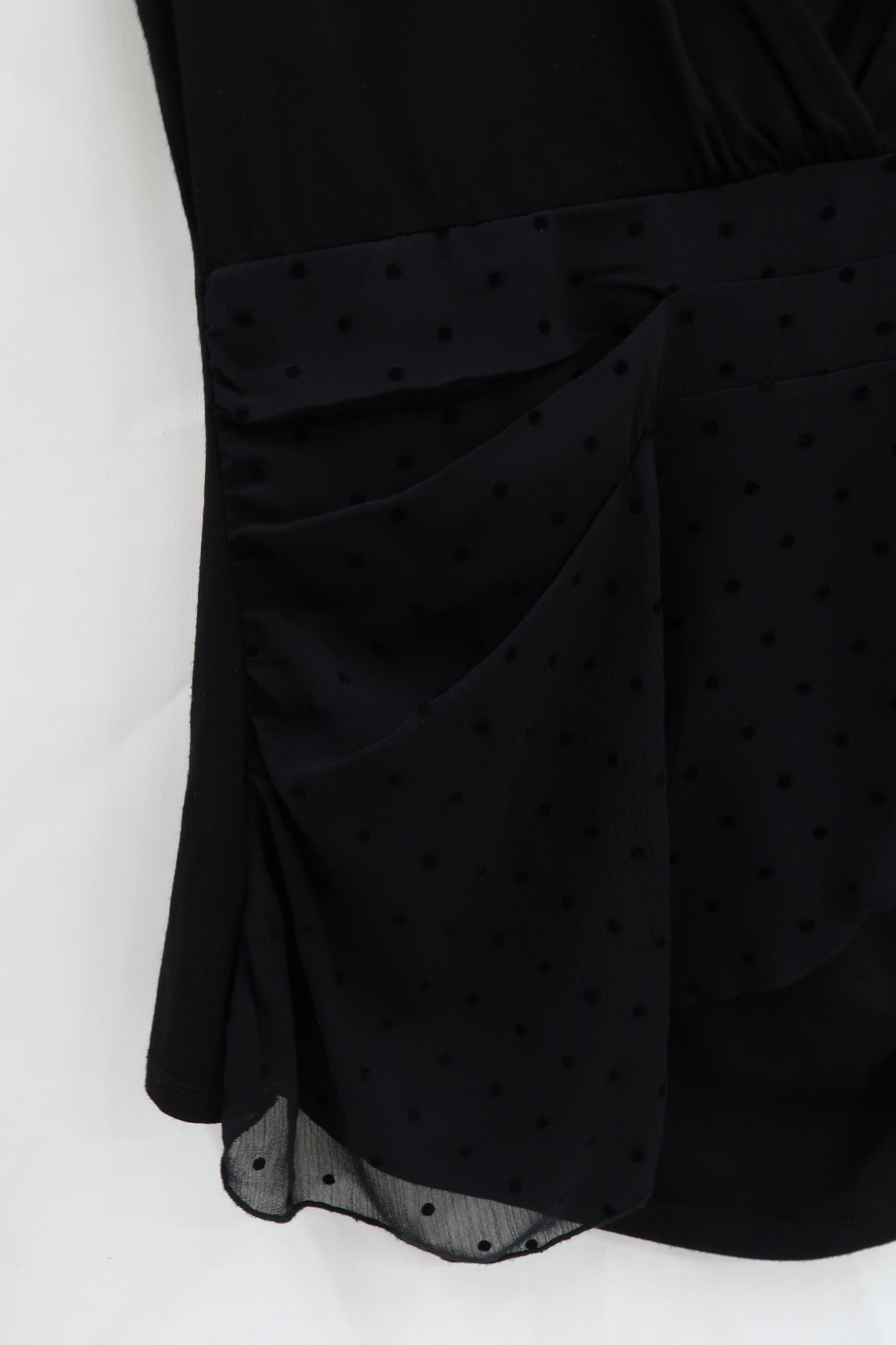Haut sans manches noir avec drapée noir à pois - S