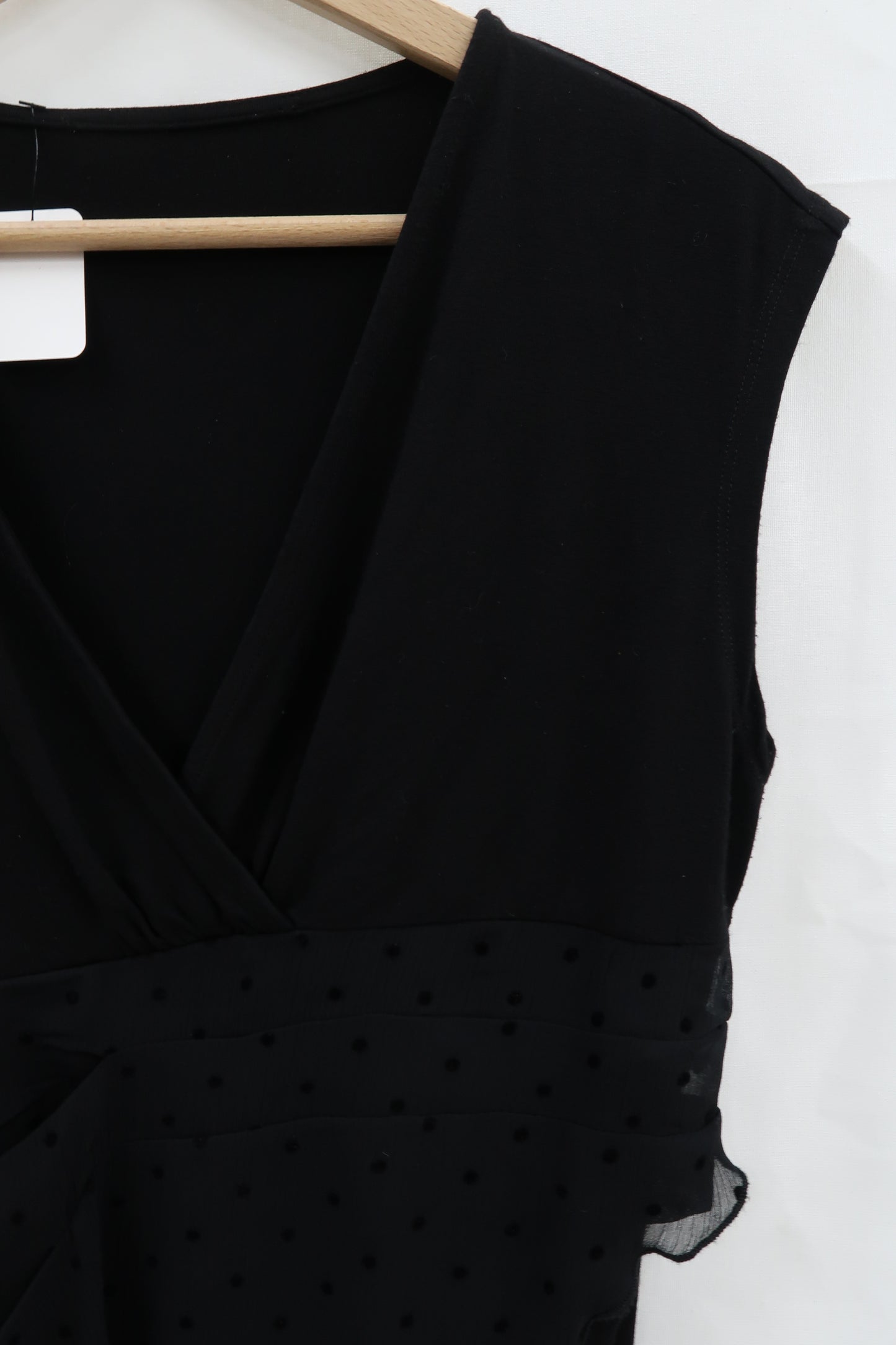 Haut sans manches noir avec drapée noir à pois - S