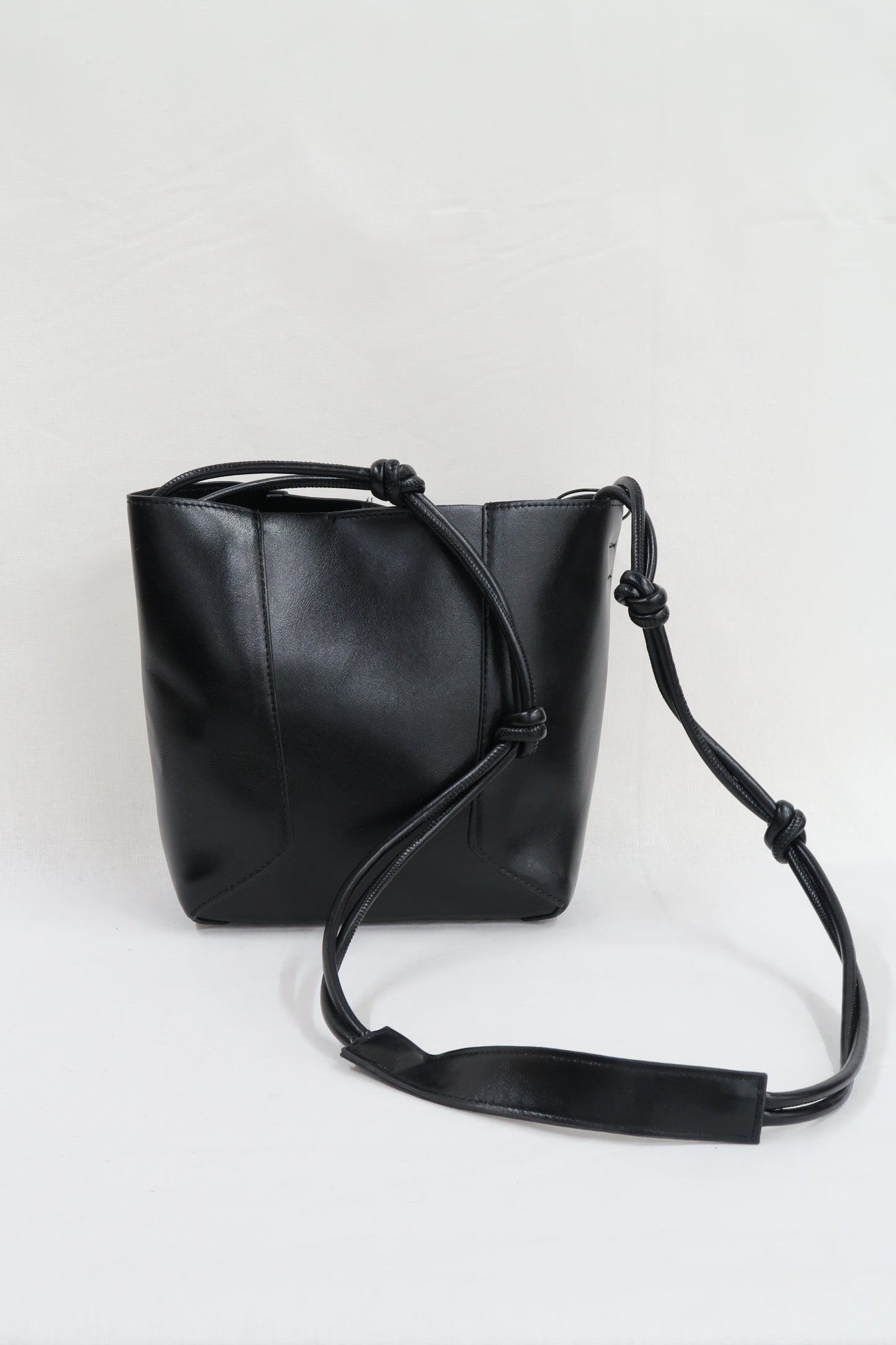 Sac à bandoulière noir vintage en vinyle