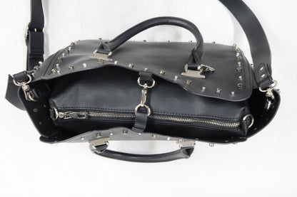 Sac noir clouté argent à bandoulière