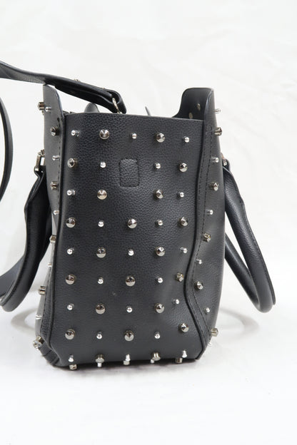 Sac noir clouté argent à bandoulière