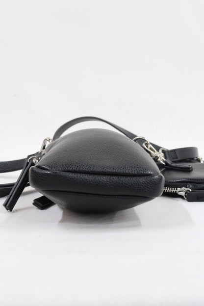 Petite pochette à bandoulière noire effet cuir avec une mini poche