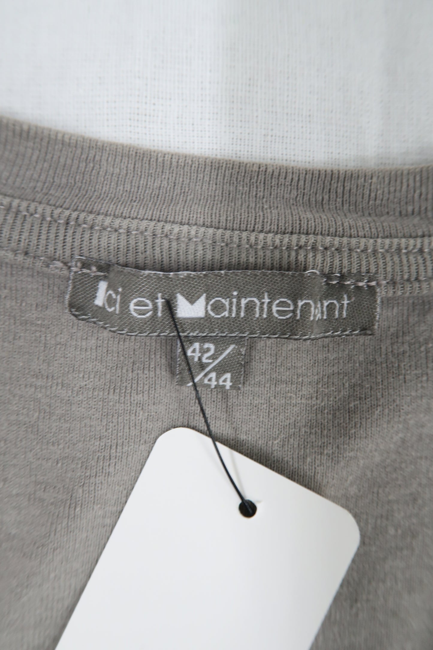 T-shirt gris col V - Ici et maintenant - M