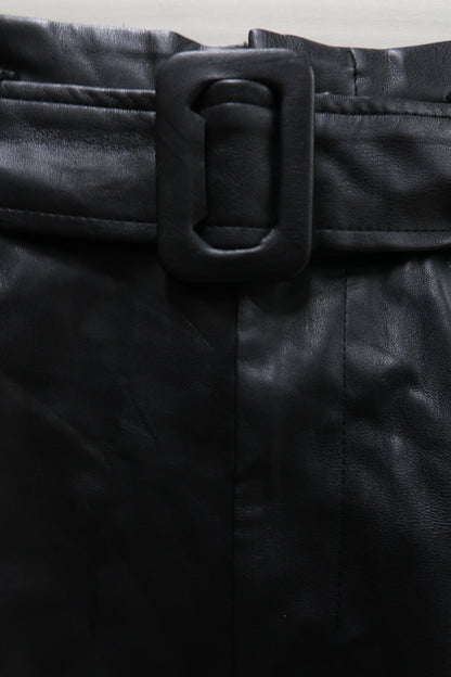 Short noir cintrée en simili cuir - Zara - S